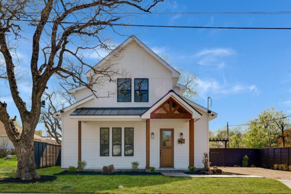 2418 N Elmendorf-103